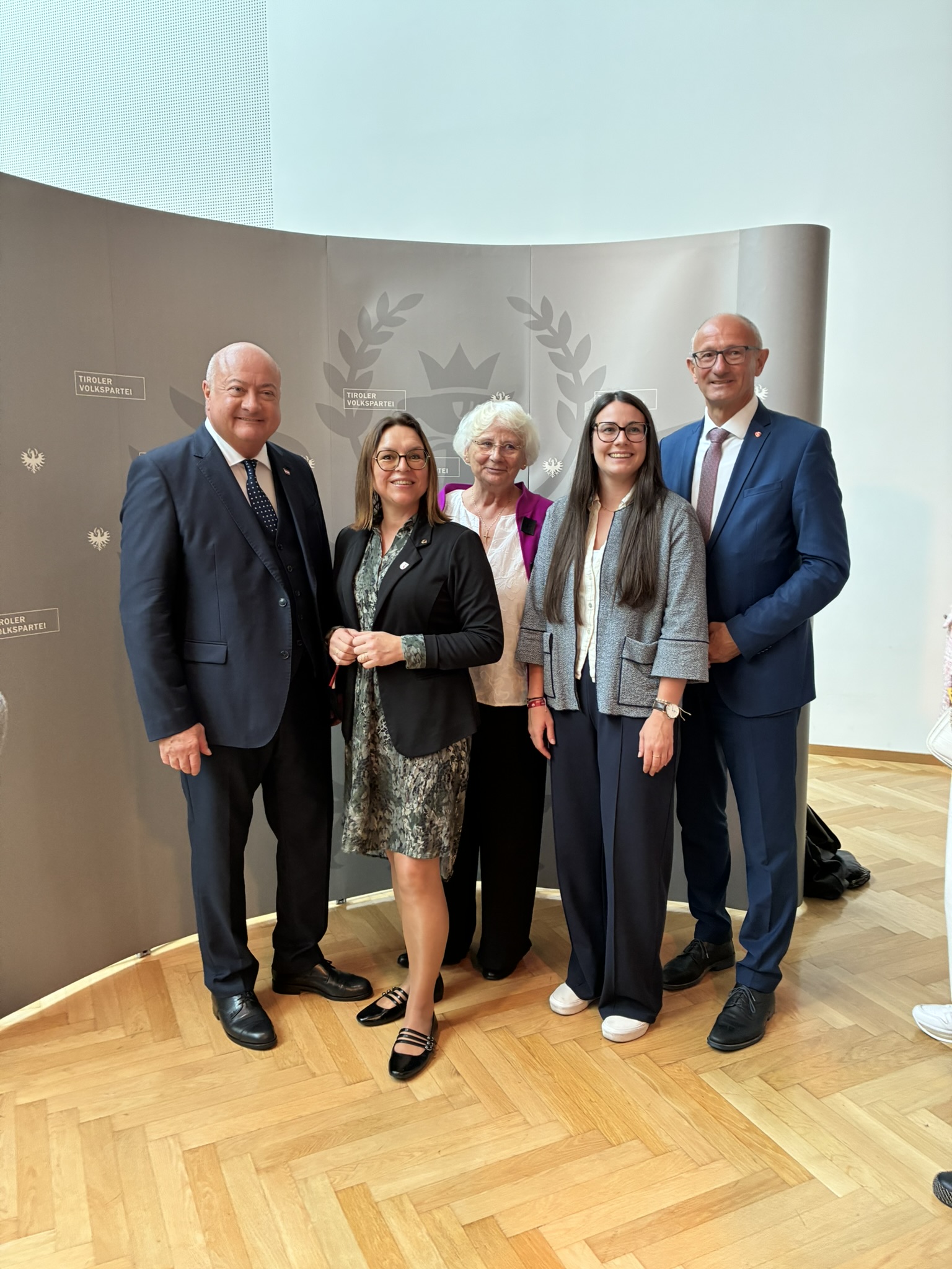 Alpbach Pöhli, Zehrer, Neumair, Bundeskanzler Christian Stocker und Landeshauptmann Anton Mattle
